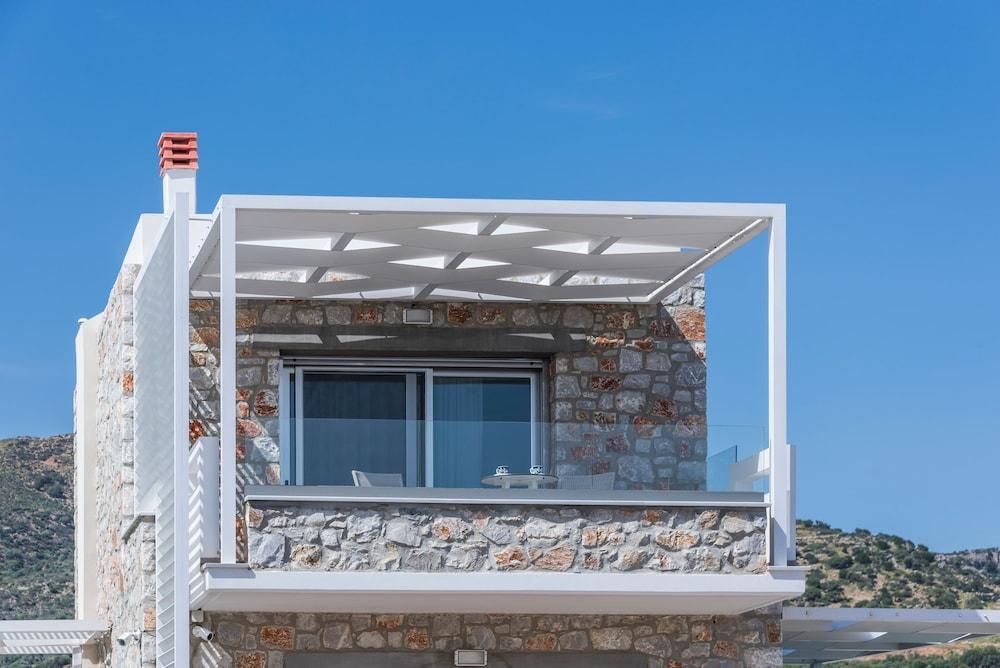 Cedar Bay Beachside Villas Palaiochora Exterior photo