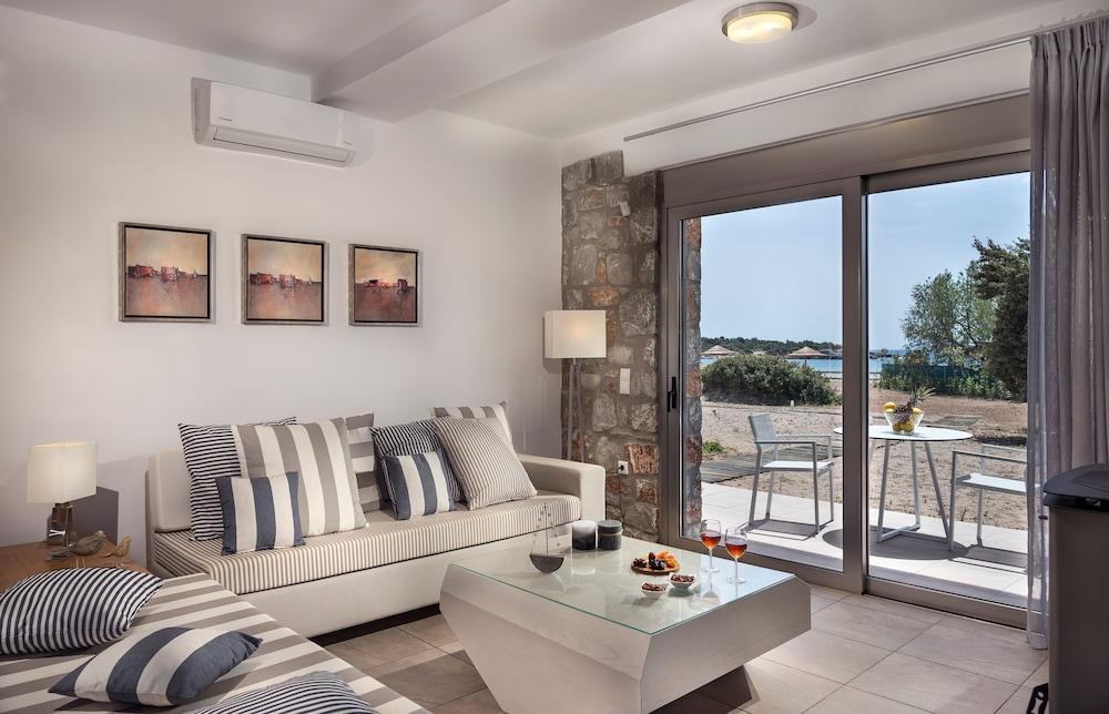Cedar Bay Beachside Villas Palaiochora Exterior photo