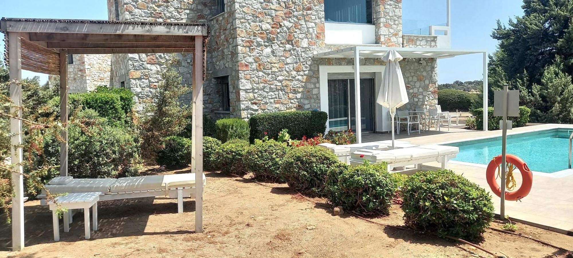 Cedar Bay Beachside Villas Palaiochora Exterior photo